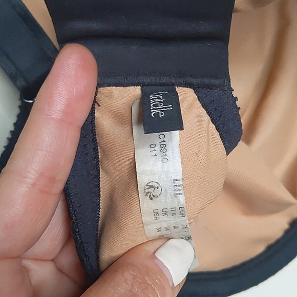 Chantelle Magnifique Full Bust Wirefree Bra Black 34F (DDD) - Picture 8 of 10